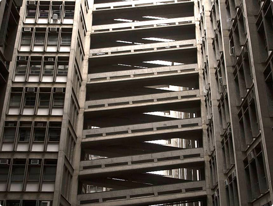 Fachada lateral do edifício da UERJ Maracanã